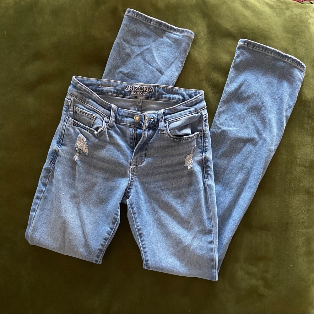 Arizona size 3 mid rise bootcut light wash ripped knees